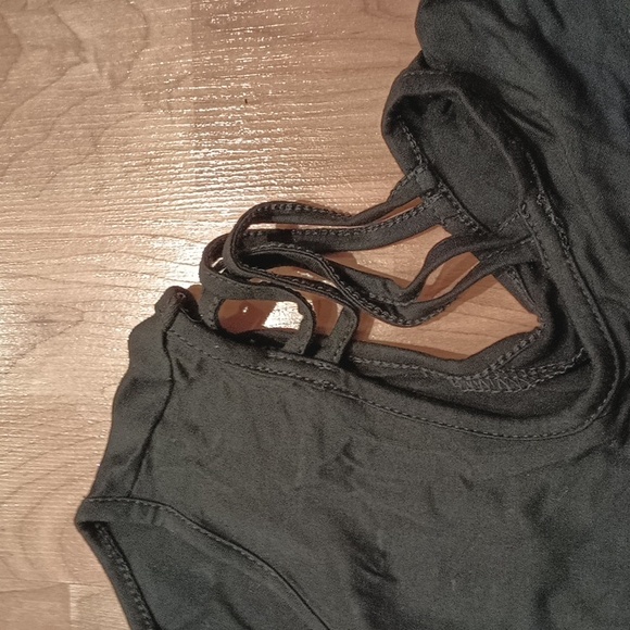 Stylish Black Cold Shoulder Women's Top - Picture 2 of 3